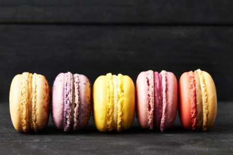 Grafik zur Gegenüberstellung von traditionellen Bankmethoden und Multi-Manager-Expertise in der Vermögensverwaltung, die die jeweiligen Vorteile und Strategien hervorhebt.