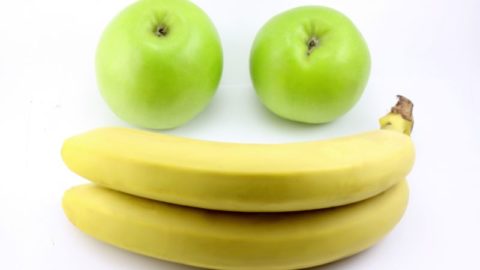 Graphic illustration showing the comparison between Assets under Management (AuM) and actual revenues in traditional and independent wealth management sectors.