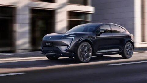 An infographic showcasing the rise of Chinese electric vehicle manufacturers like BYD and Avatr 11 in the global automotive market, highlighting innovations and the shift towards sustainable transportation.