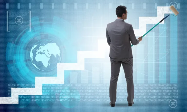 Ein Geschäftsmann im Anzug malt eine aufsteigende Treppe auf einem digitalen Finanzhintergrund, der das Wachstum des Bankensektors und die CET1-Stabilität symbolisiert.