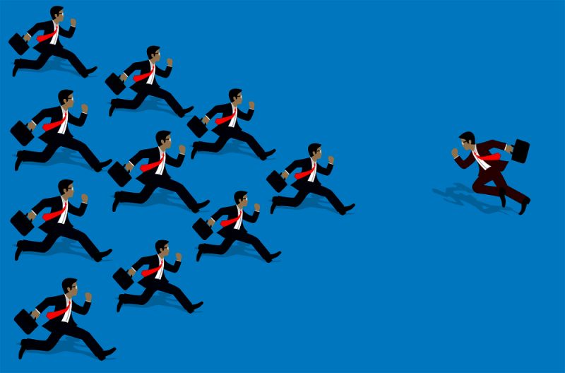 Illustration einer herausragenden Geschäftsperson, die einer einheitlichen Gruppe vorausläuft