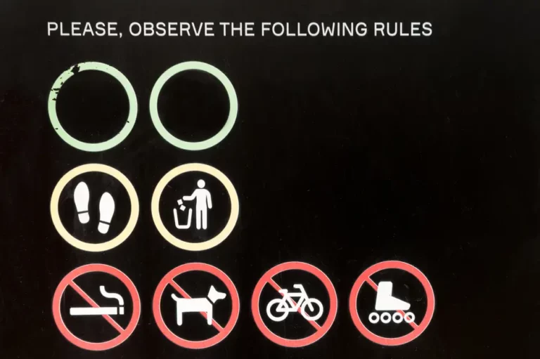 Sign showing do’s and don’ts, symbolising typical cross-border rules in Swiss wealth management.