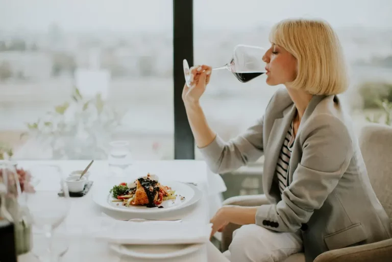 Private banking client lunch in a quiet restaurant with discreet atmosphere in Zurich
